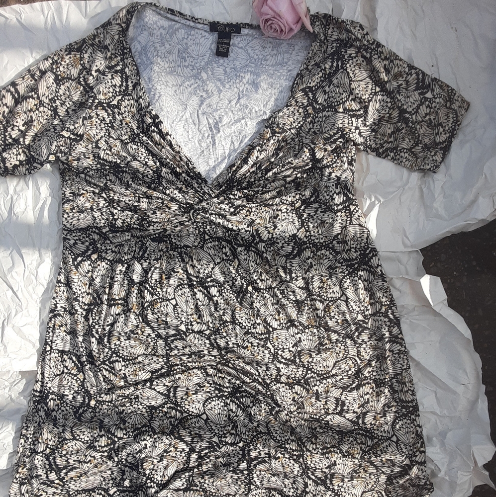 Dress by Cupio with butterfly pattern short sleeve